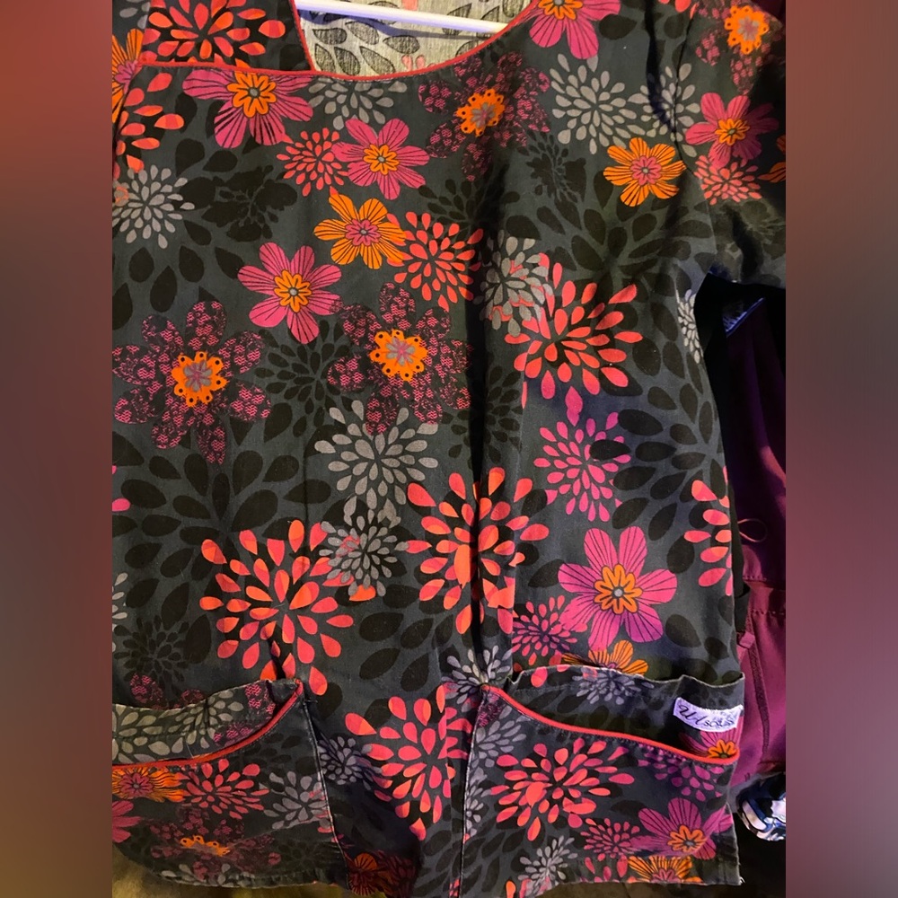 Women’s scrub top